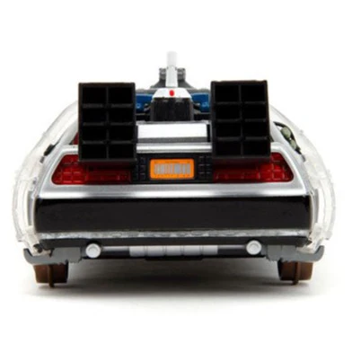 Back to the Future 3 - Delorean 1:24 Diecast Vehicle (with Lights) - Image 3