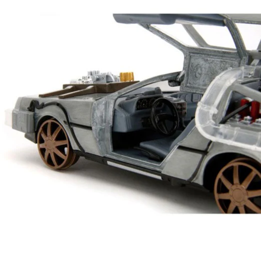 Back to the Future 3 - Delorean 1:24 Diecast Vehicle (with Lights) - Image 9