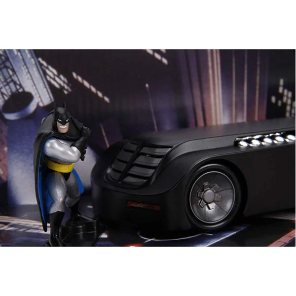 Batman - The Animated Series - Batmobile 1:24 Scale Diecast Vehicle - Image 5