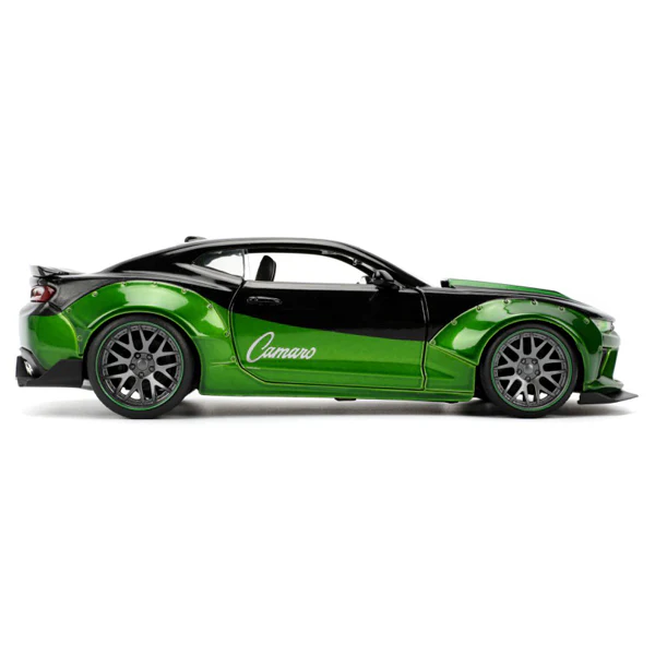 Pink Slips - 1:24 Scale 2016 Chevrolet Camaro SS Diecast Vehicle - Image 3