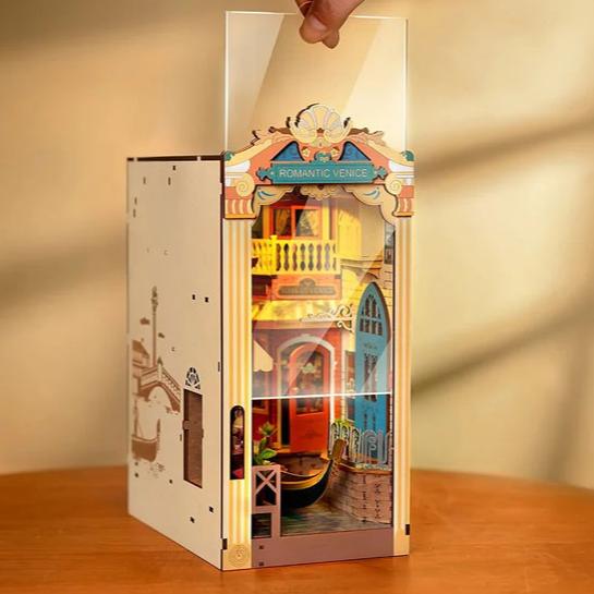 Robtime DIY Book Nook Kit Romantic Venice - Image 2