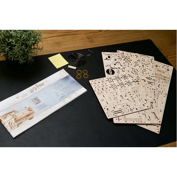 UGears Harry Potter Flying Ford Anglia - Image 13