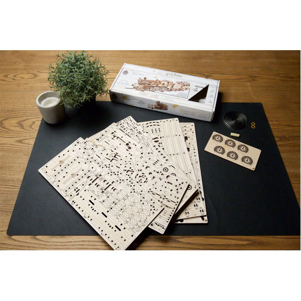 UGears Harry Potter Hogwarts Express - Image 16